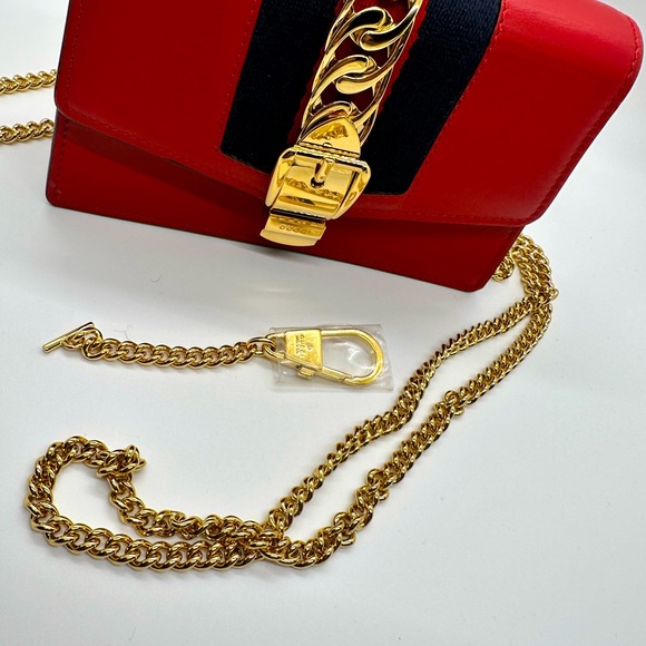 🌟Brand New🌟 Gucci Mini Sylvie Chain Flap - Picture 2 of 6